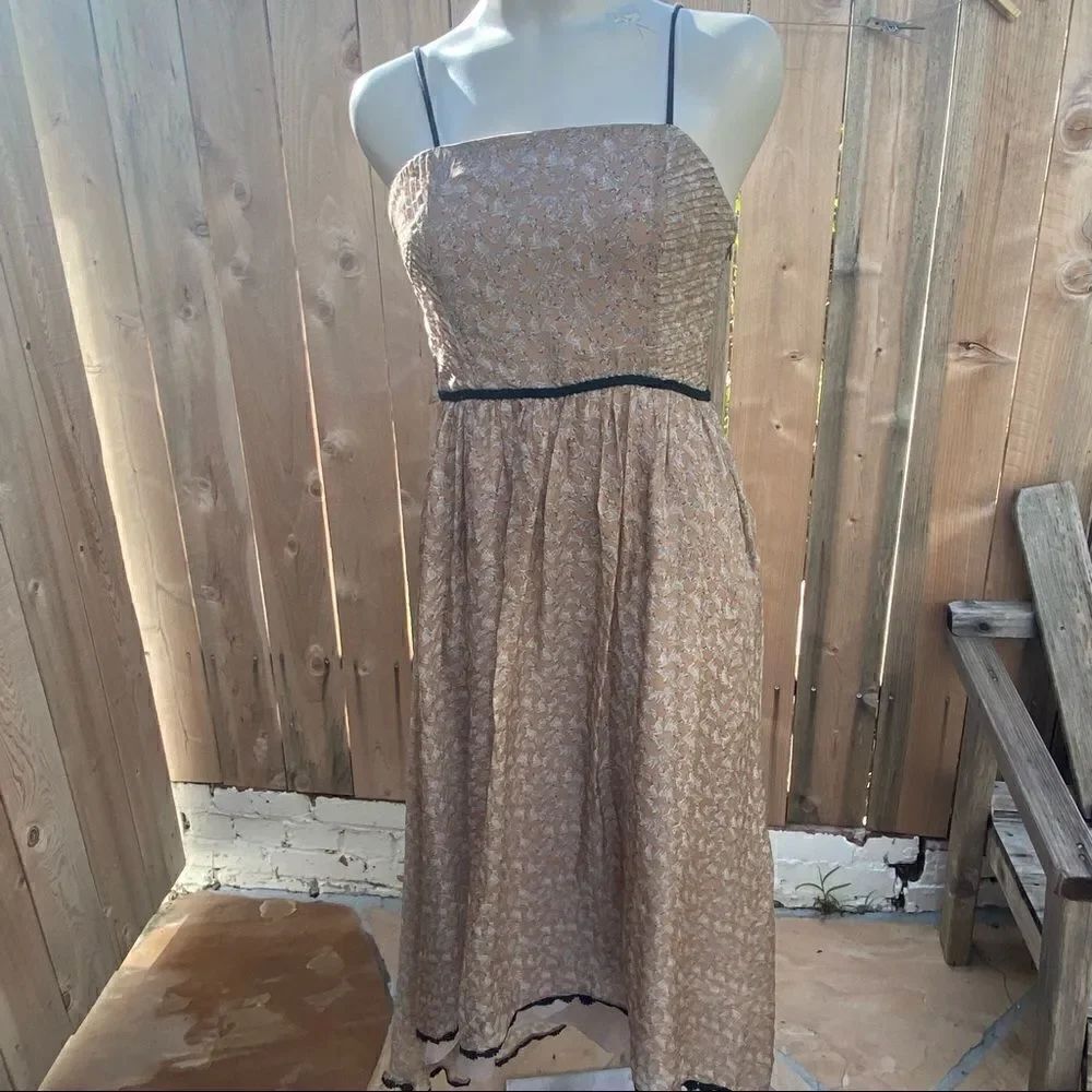 Line & dot printed midi dress size medium